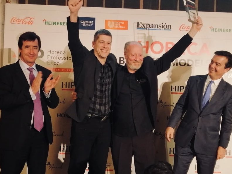 Cocuus_'s tweet photo. @Cocuus_info ganadores del premio @expohip al producto más innovador. Gracias a @OmsyVinas por ser una de nuestras firmes columnas de apoyo y a todo el equipo que nos rodea y hace posible estos reconocimientos!! https://t.co/2Nb8MHqvtI