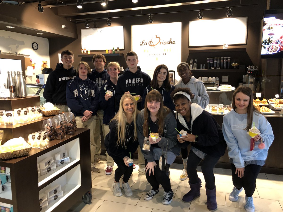 Joyeux anniversaire! French students celebrated several birthdays together at <a href="/LaBrioche_MS/">La Brioche</a> Patisserie in #Fondren today. The outing was a sweet way to support friends, #French, and local business!