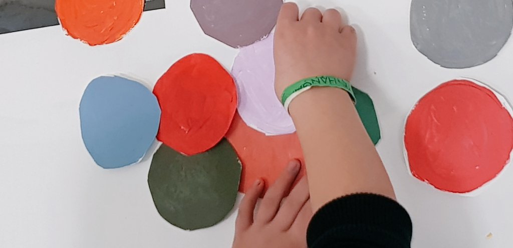 HedgepodgeART's tweet photo. Great afternoon of #creativelearning #painting and #design with adults and kids at Johnston Primary School. @CCPembs @Milford_Youth @Arts_Wales_ @cheeseanpickles https://t.co/EeF6Ozs8b0
