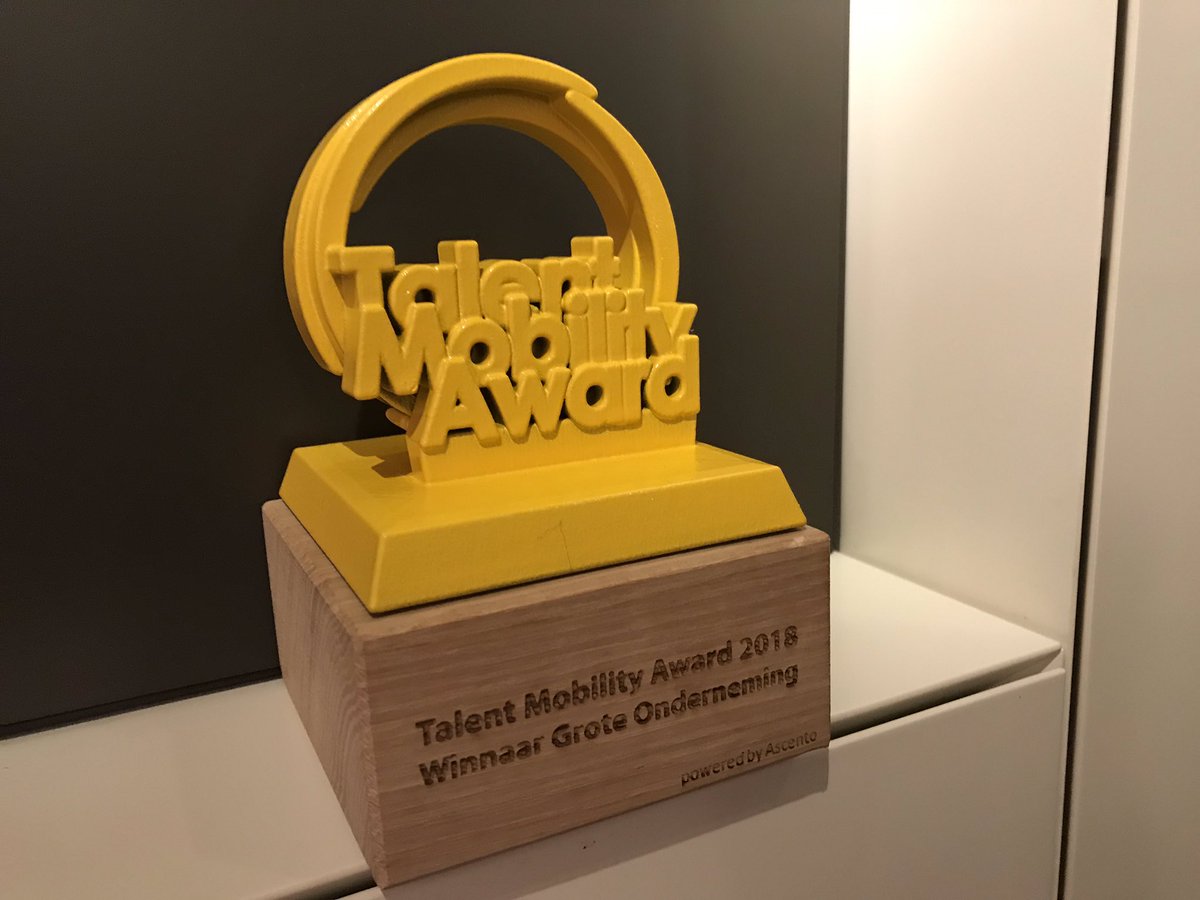 ilseja1's tweet photo. Zie ‘m blinken! (en ik ook) #Emmaüs fiere winnaar Talent Mobility Award categorie grote ondernemingen @AscentoBE . Want goede zorg voor medewerkers leidt tot goede zorg. #HR https://t.co/HjXs5YONcP