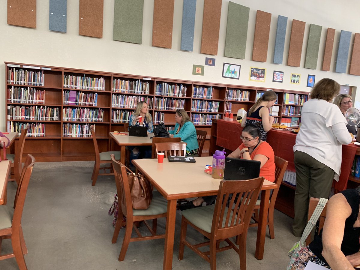 MichelleA_SPARK's tweet image. Teachers learning how @goformative can build excitement in their classrooms! #APPyHourSDIRC #SPARK_IT #TechInSDIRC @IT_SDIRC @IRCSchools