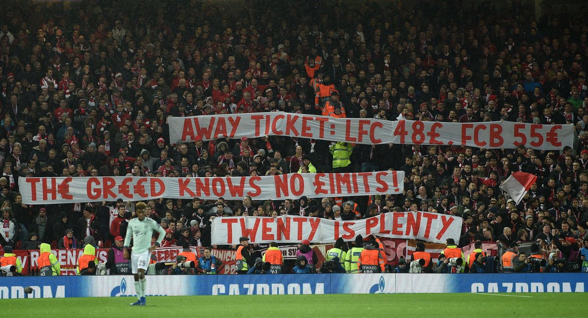 Pancarta de los aficionados del Bayern en Anfield.