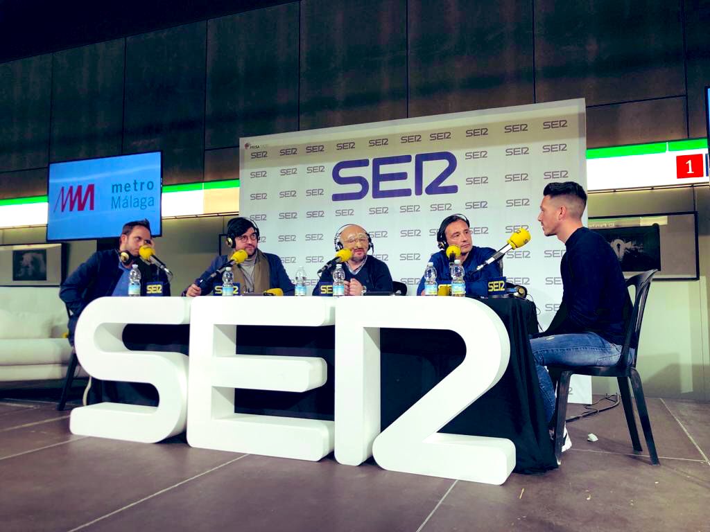 _ManuSanchez_'s tweet photo. 🔴Espectacular tarde de radio y deporte en @metroMalaga 
@camarabalones con el gran @justoSER, mi Ronquillo de mi vida, la campeona @solesbm, el Crack @Ivanrp2 del @MalagaCF, el increíble @antonio_cortesR y el enorme siempre @TomasGarciaTG 
¡¡GRACIAS MÁLAGA!! ¡PERITA ES POCO!💜💚 https://t.co/UJhWxLNJIk