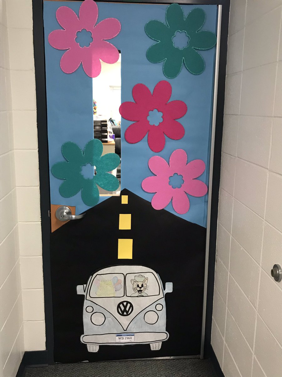 d30mathnavigate's tweet photo. Getting ready for decades day! @willowbrook30 https://t.co/eYSgijw6it