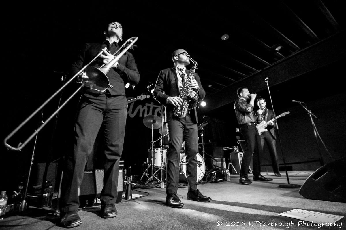 PMHayesII's tweet photo. Roca Horns Cool. 📷: Kim Yarbrough
#austin #atx #austintexas #austinfunk #austinband #roxyroca #rocahorns #tourlife #funk #soul #blues #rock #sax #trombone #cool #livemusic #livemusicphotography #livemusicphotographer #ktyarbrough #antones #austinmusicscene #downtownaustin https://t.co/D4sQE1ltRC