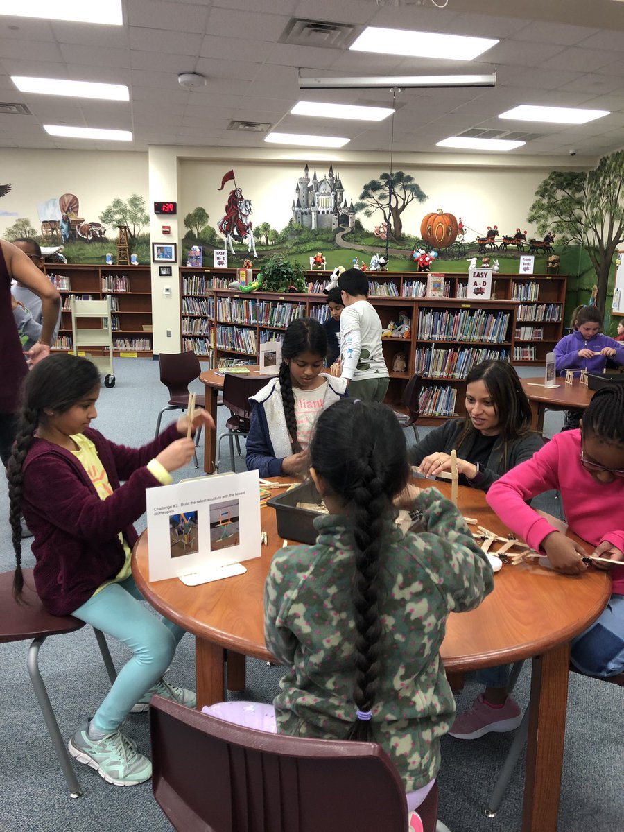 HamiltonKelly's tweet photo. Busy engineers! #HuntLearns #EngineersWeek https://t.co/TmsRyJGzgE