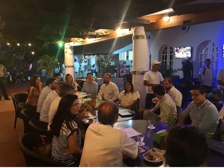 Saduen's tweet photo. Ayer en reunión, bastante productiva,  con el Viceministro @jpfrankym y con @RAQUELGCH la nueva Gerente de @fonturcol https://t.co/p0gThh0sPW