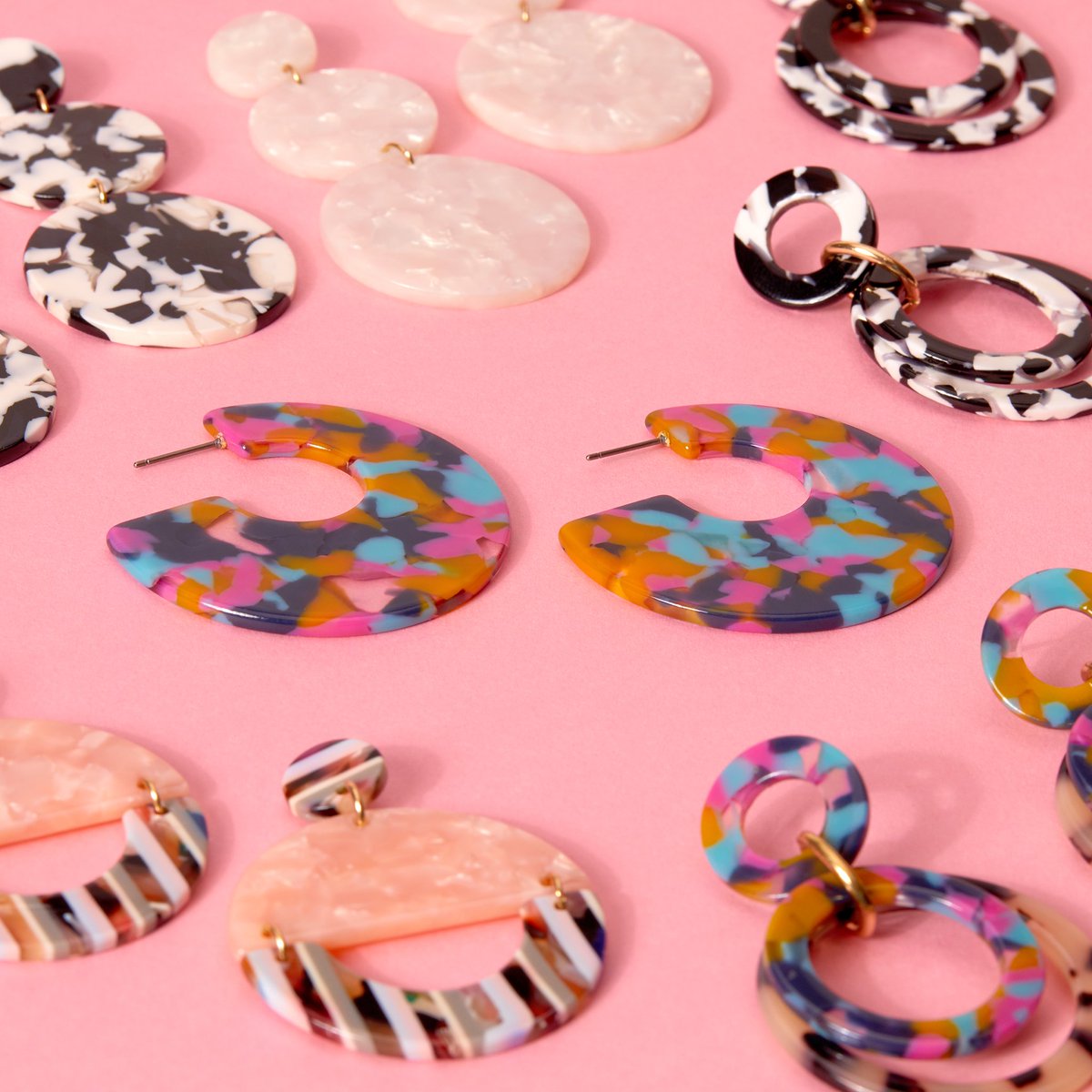 Take your style to the next level with mixed silhouettes! Shop our collection of faux tortoise drop earrings in store and online! ✨ #ItsAtClaires