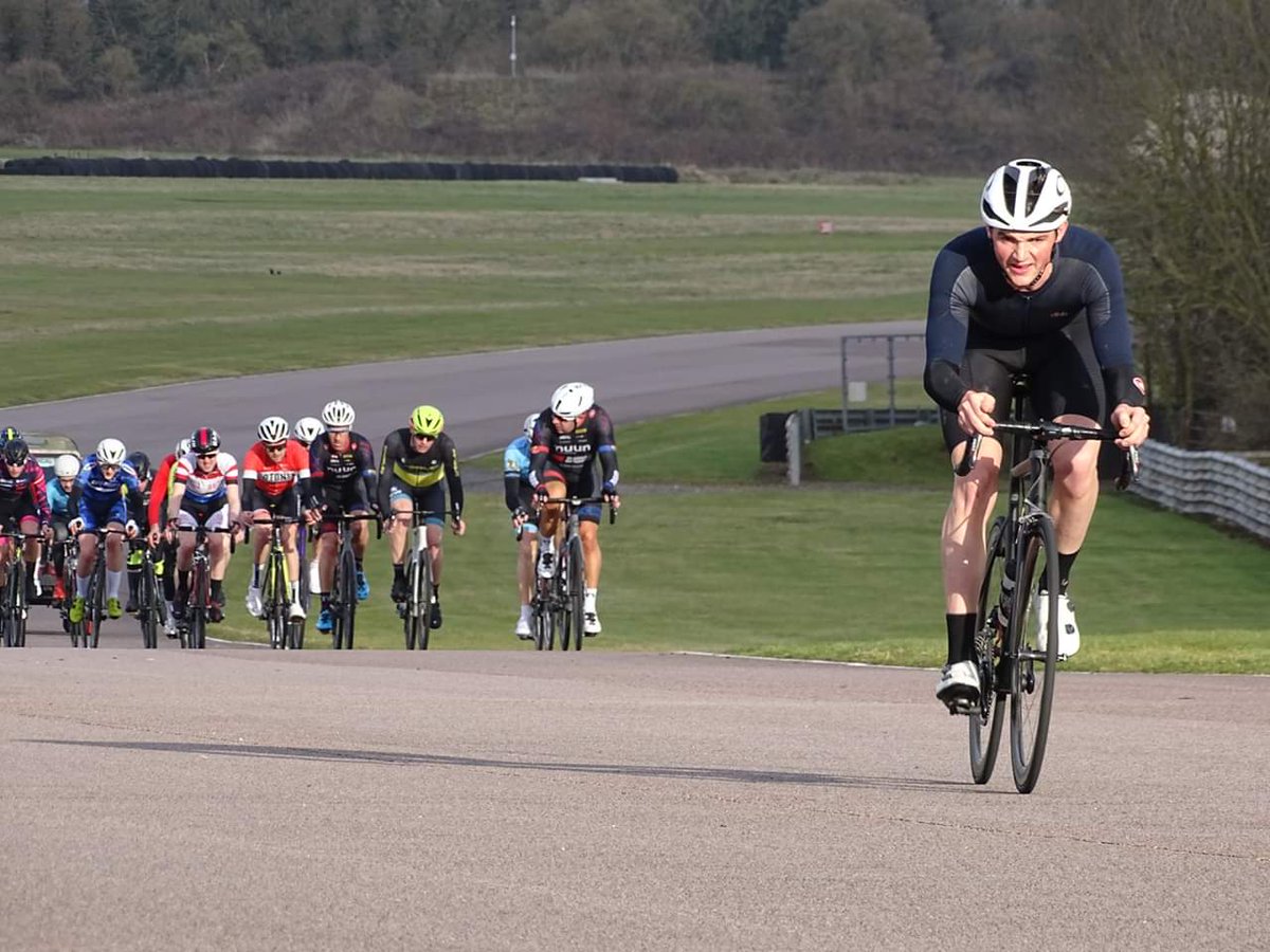 Ross Holland showing some brilliant early season form at <a href="/thruxtonracing/">Thruxton Circuit</a> on Sunday.