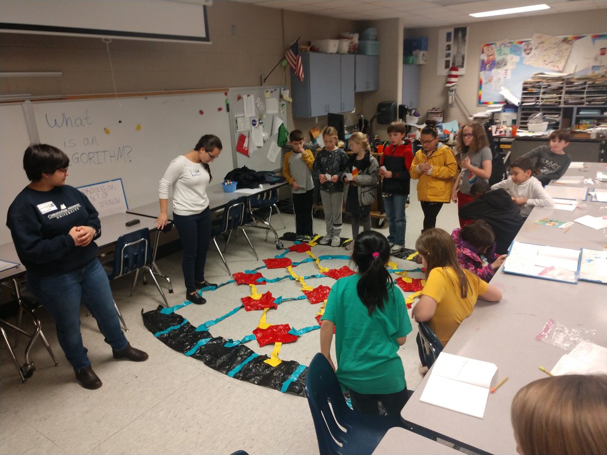 skramer7217's tweet photo. Great day learning about merge sorting and algorithms! #engageycsd #engineeringclub #gr8gbe @gr8gbe @Ellisdebk @Lruffieux https://t.co/y9MWAiWdTN
