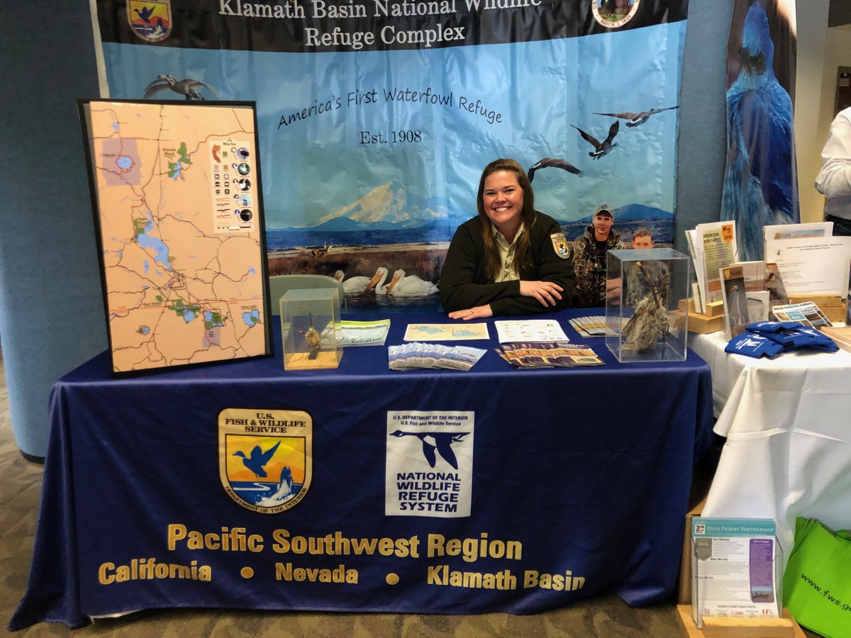 KlamathRefuge's tweet photo. We had a great time connecting with birders, wildlife friends and families who flocked to the Klamath Basin during the Winter Wings Festival!  #wildwings #birds #winterwingsfestival https://t.co/bnKj6JKlkN