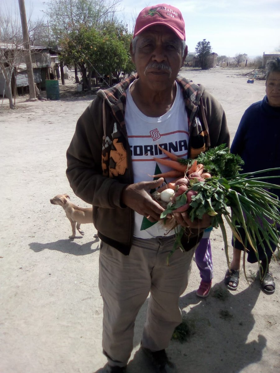 DIFGomezPalacio's tweet photo. Habitantes de la comunidad de Lechuzas, recibieron la visita del personal del Sistema DIF Municipal, para entregar  hortalizas, en beneficio de su economía y promoviendo la sana alimentación.

#DIFCercaDeTi
#HaciendoLaDIFerencia
#GómezPalacioVa https://t.co/hdKOG4XmT3