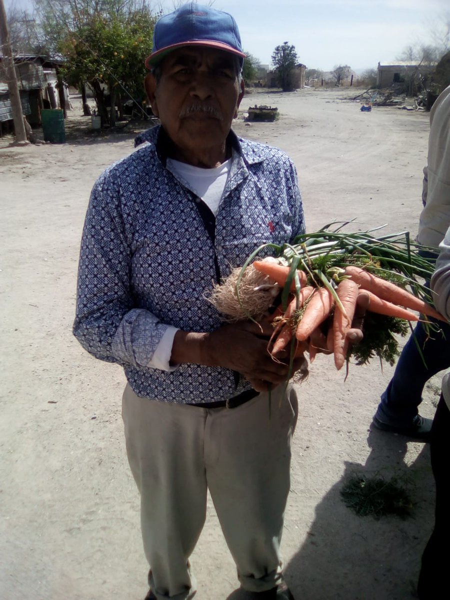 DIFGomezPalacio's tweet photo. Habitantes de la comunidad de Lechuzas, recibieron la visita del personal del Sistema DIF Municipal, para entregar  hortalizas, en beneficio de su economía y promoviendo la sana alimentación.

#DIFCercaDeTi
#HaciendoLaDIFerencia
#GómezPalacioVa https://t.co/hdKOG4XmT3