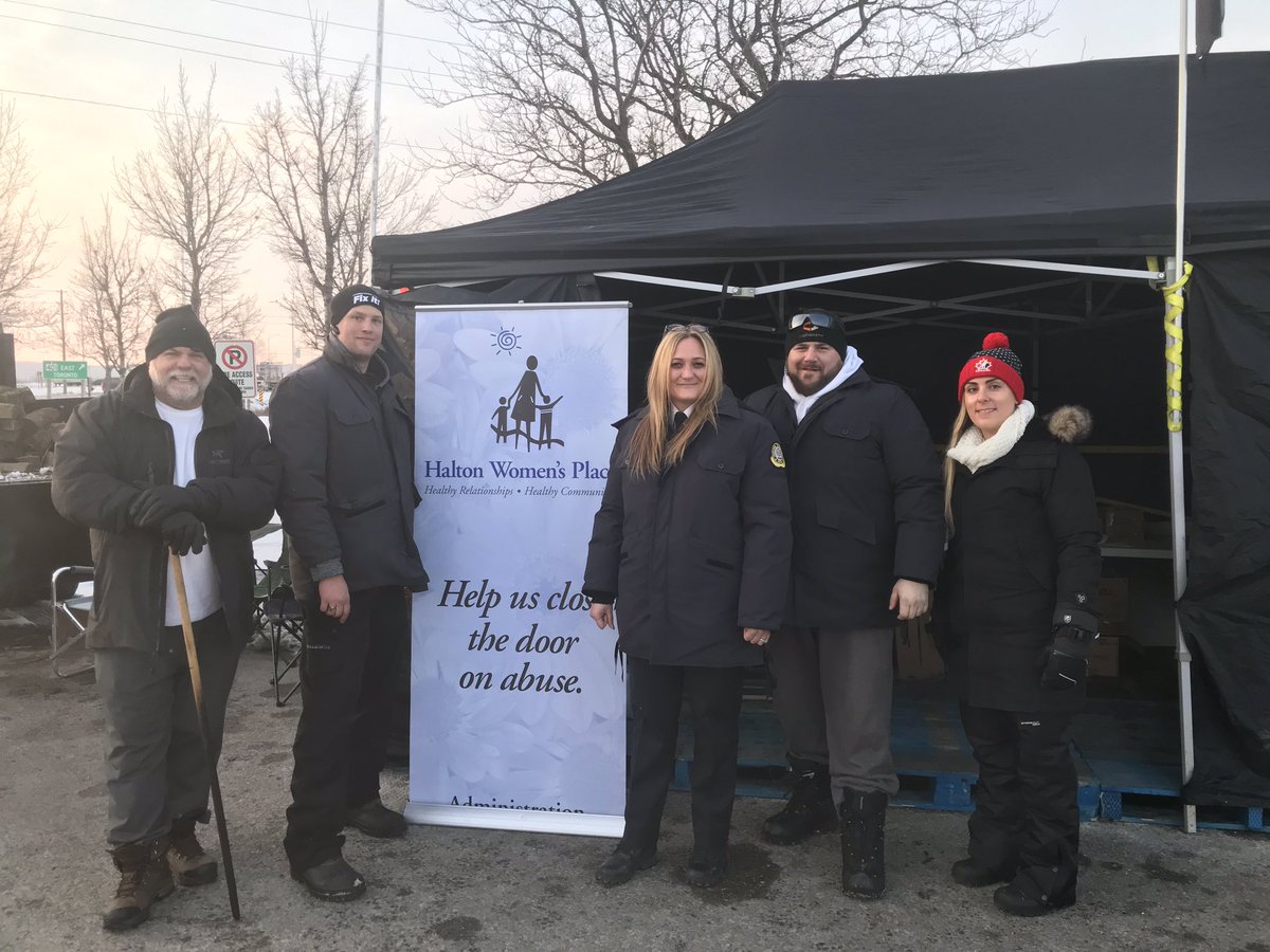 OfficerRG234's tweet photo. Proud of our Local standing united side by side with the employer to show truly that #CorrectionsCaresAboutCommunities #CorrectionCares @opseulocal234 https://t.co/FQo0CkxZMV
