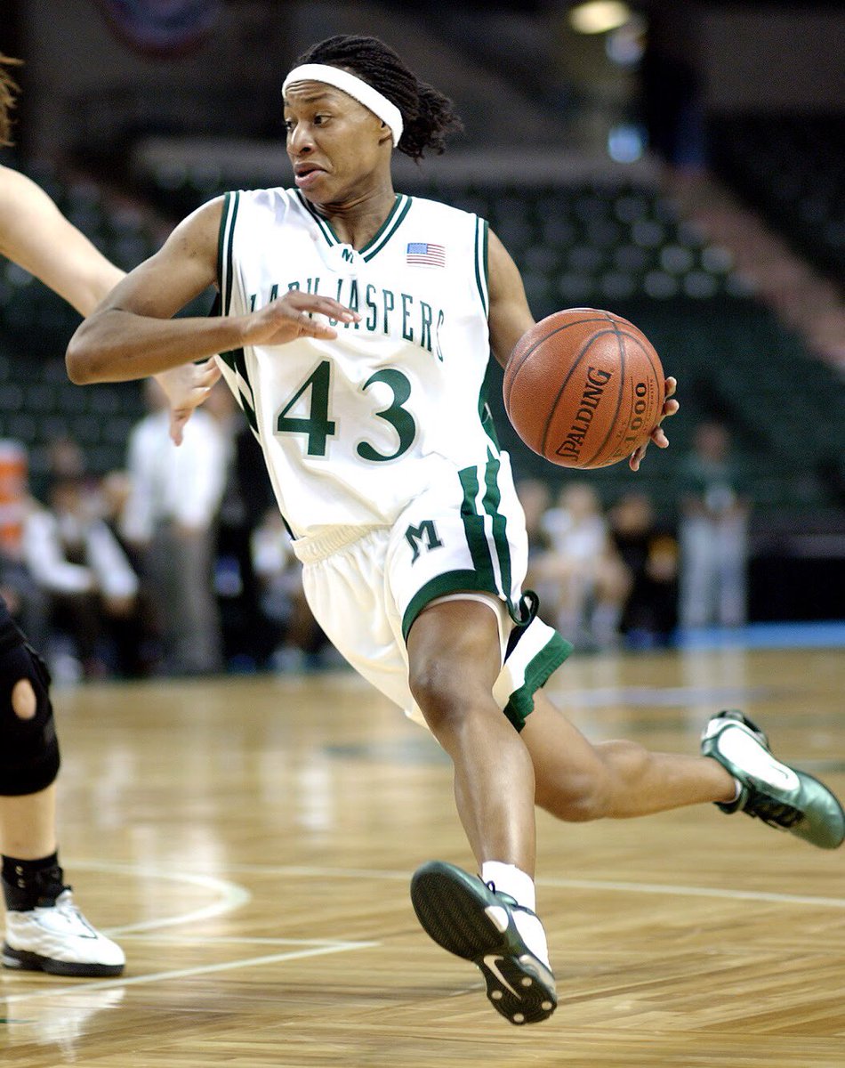 Manhattan_WBB's tweet photo. In ‘02, Rosalee Mason broke the program’s single-season rebounding record with 344. She’s also 2nd on that list...and 3rd. 

At 1,217 career rebounds she is 1st on the all-time list and 2nd in @MAACHoops history. Did we mention she’s also 2nd on our scoring list? 💪👊🙌 #mcwbb40 https://t.co/bzjJEzfjyB