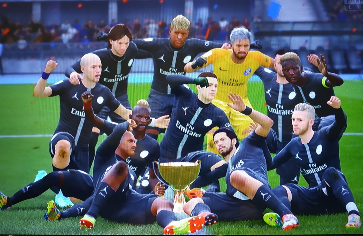 Lobo__78's tweet photo. Orgulloso de pertenecer a este gran equipo que es @VLUEDIAMOND y a cada uno de los jugadores, soys grandes coño!!!! Campeonessss Campeonessss 🏆🏆🏆🏆🥇🥇🥇 https://t.co/2LhK7NioKa