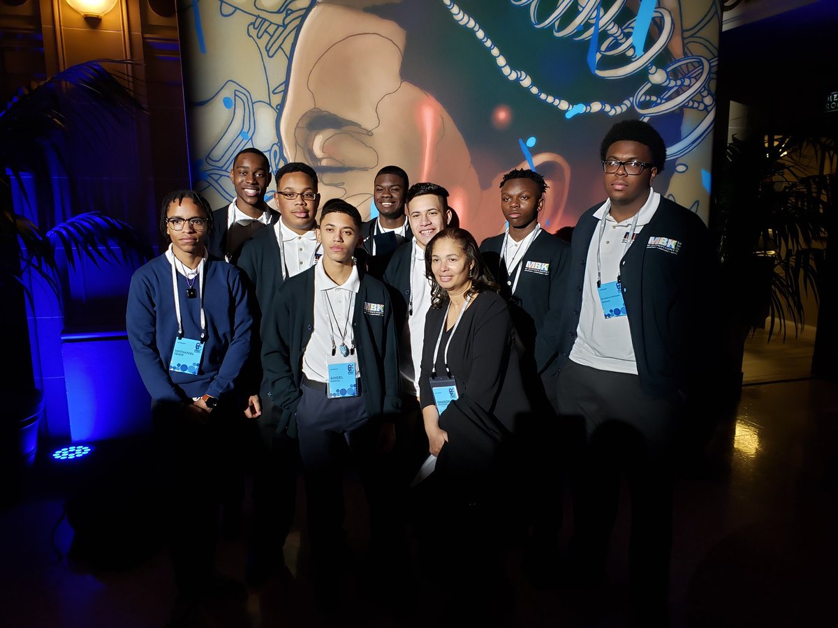 RelevantTwo's tweet photo. MBK - Oakland California #Obama #HappyPresidentsDay #HappyPresidentsDayObama #MichelleObama #nycdoe @BPEricAdams @DrAAlston @kadams1 @AFergusonNYCDOE @BrownTaniese @CWATSONHARRIS @ELindsey https://t.co/YLZdKThQBW