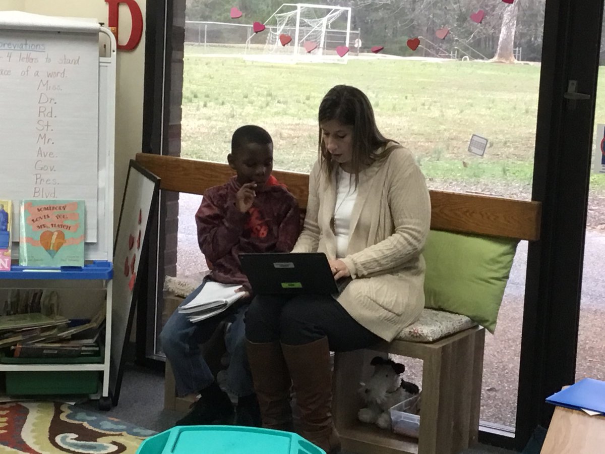 kyla_jeter's tweet photo. Another busy day in D3! Mrs. Mayโs 2nd graders @clifdaleelem started the day by learning how to use @Seesaw to publish their fiction stories! They had a blast & we have some budding authors in this class! #Spa3TechUp #D3Innovates https://t.co/vULfqCzXdc