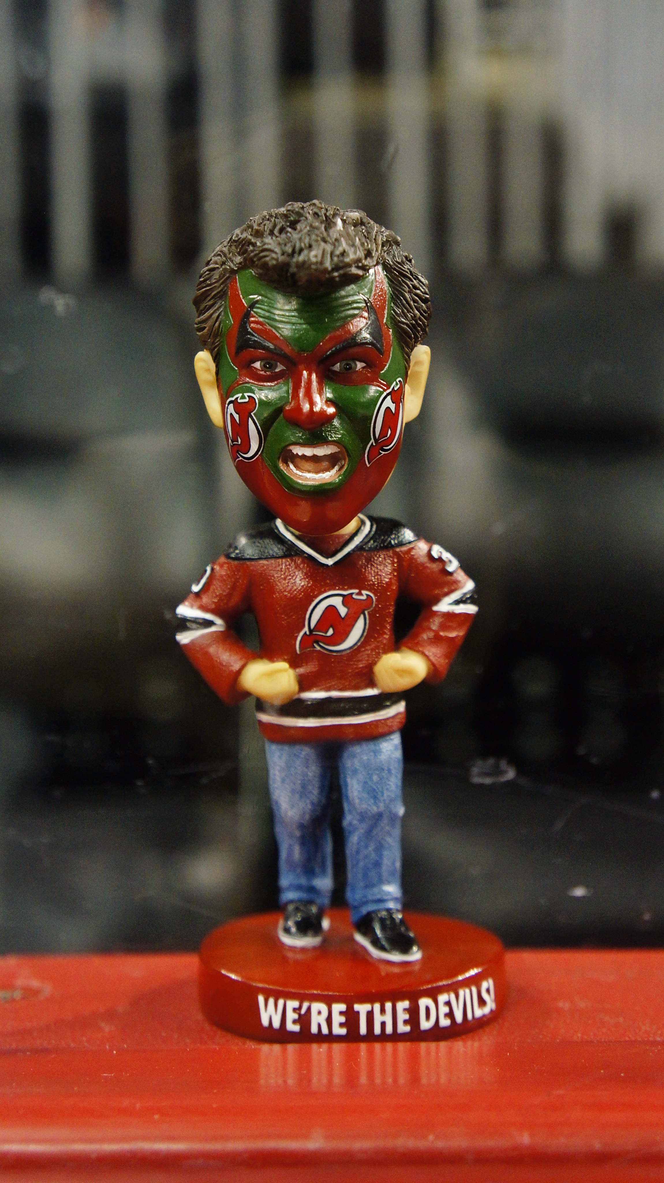 Seinfeld' actor shows up at Devils game with face painted