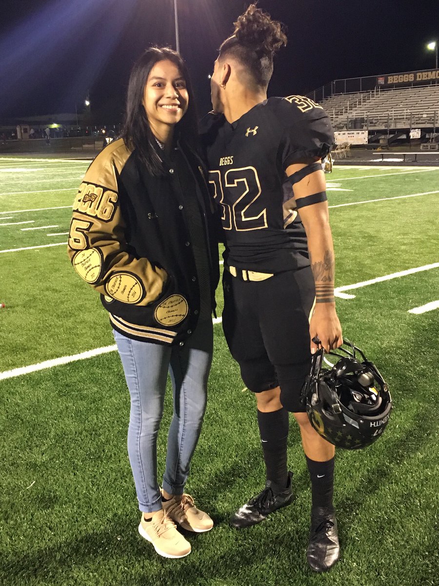 MATEO_32Sanders's tweet photo. happy birthday sis!!! @isandsplash https://t.co/Vt9haRGNMK