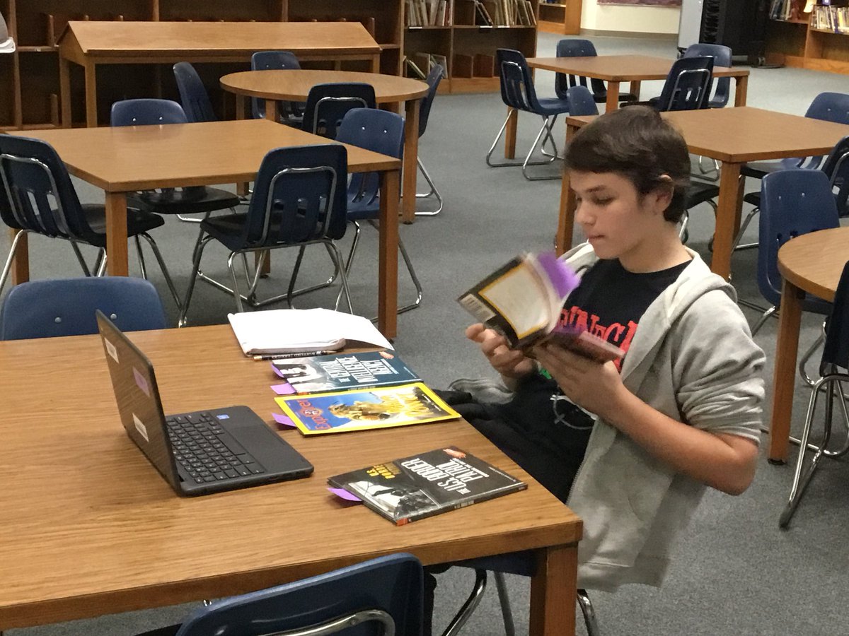kyla_jeter's tweet photo. Todayโs tech momentum continued as Ms. Goodeโs 5th graders @clifdaleelem completed their first #FlipHunt about nonfiction text features! We borrowed the idea from an example posted by @msyunicorn! #Spa3TechUp #D3Innovates https://t.co/AeKRuUjbUw