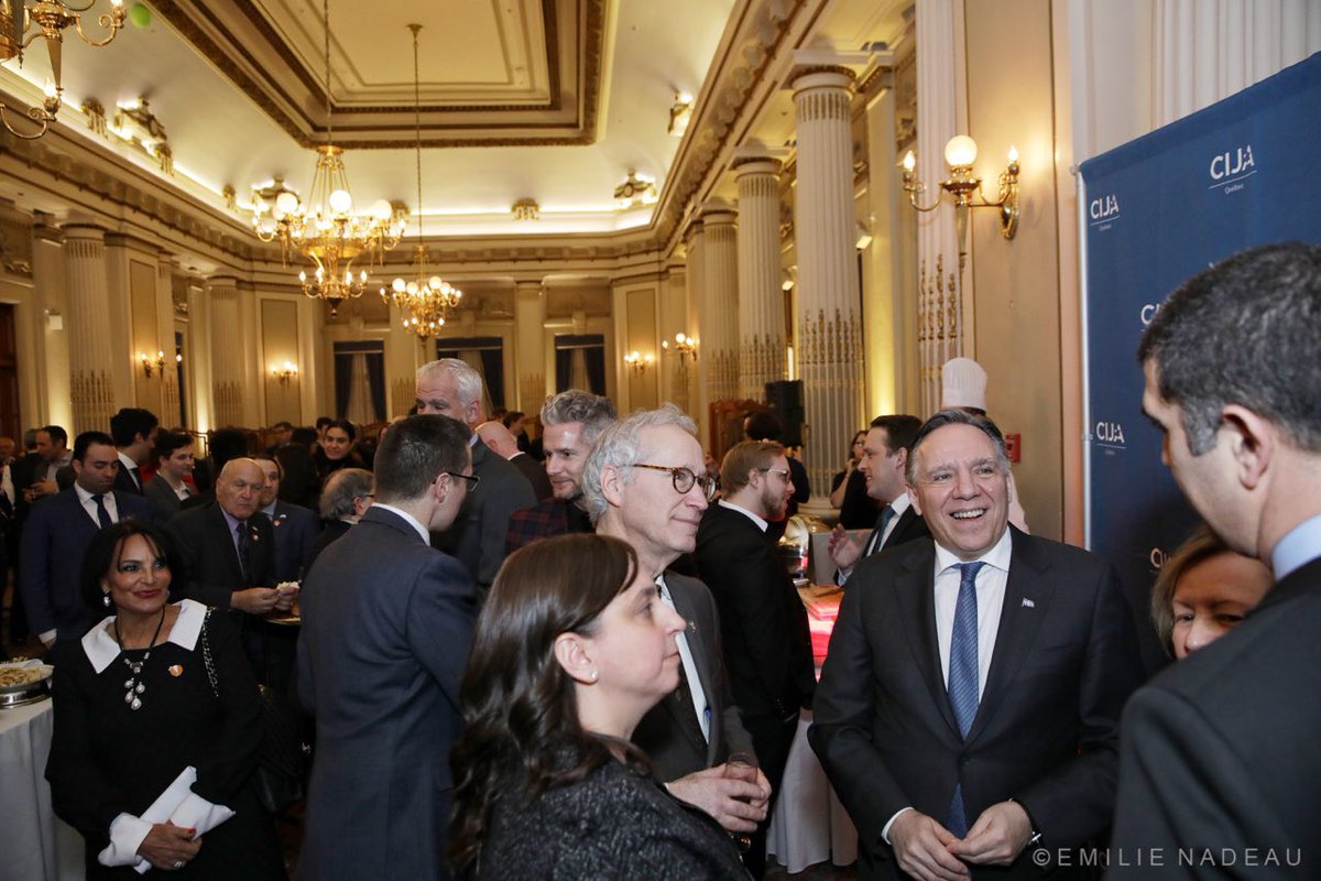 francoislegault's tweet photo. Ce soir, je suis allé saluer les jeunes de la communauté juive lors du cocktail de la @CIJAQC qui se tenait au Parlementaire. Des jeunes brillants avec qui j’ai eu beaucoup de plaisir à échanger. 

#PolQc https://t.co/qsnKsR8V4k