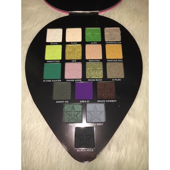 ObannonKayla's tweet photo. So good I had to share! Check out all the items I'm loving on @Poshmarkapp from @suziesmiles13 #poshmark #fashion #style #shopmycloset #sephora #anastasiabeverlyhills #kyliecosmetics: https://t.co/CBxdkX1QX8 https://t.co/5XuhnJSq3n