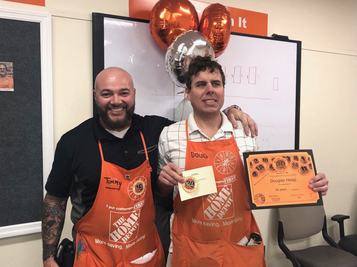 ⁦<a href="/HD6872/">Robert Rojas</a>⁩ ⁦@EfrenExports⁩ 
Celebrating an unbelievable 30 years of excellent customer service all right here at Florida Ave! St.279 and all of THD thanks you! Cheers to 30 more Doug H!