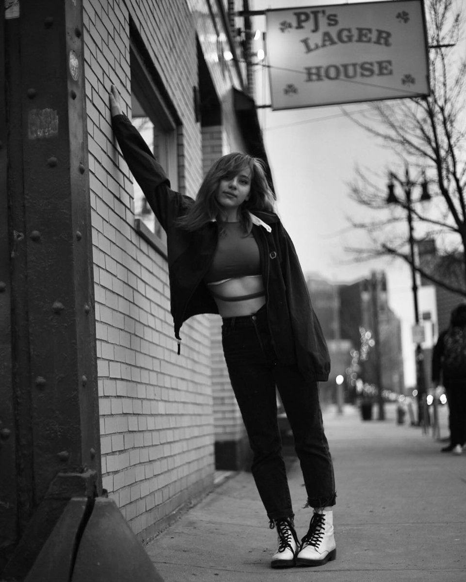 haileyknoxmusic's tweet photo. First week of my first headlining tour! Traveling is crazyyy but meeting you guys &amp; playing every night is so much fun. Thank you for being weird, for the love and singing along with me. So cool seeing people sing along to my songs 💕 Chicago tonight!!!#hardwiredtour https://t.co/FOGhp9lp41