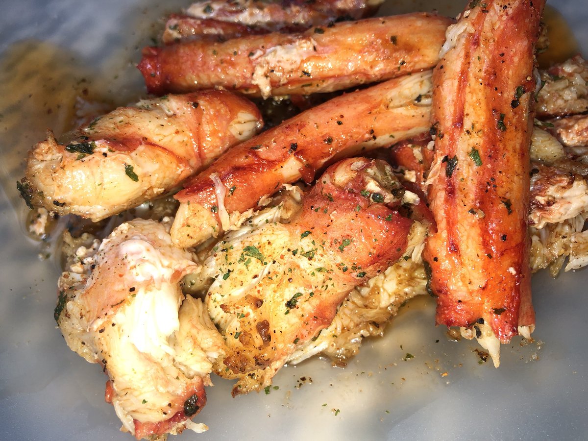 made dinner, sautéed crab legs was our appetizer 🤤