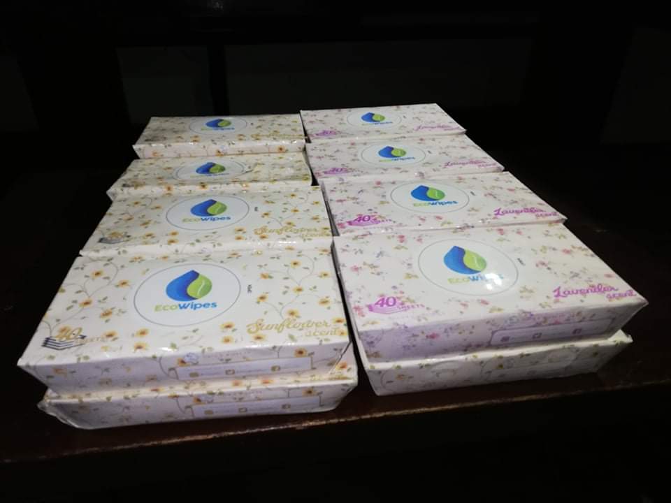 FloraAndWipes's tweet photo. Not feeling yourself because of that dirt on you? Clean yourself up with our 100% Biodegradable Wipes!!! 

Our P49.00 a pack with 40 sheets in it will completely satisfy you with either a Sunflower or Lavender scent!

Proceed to the end of the selling booths later! https://t.co/Pe5oF8TJFr