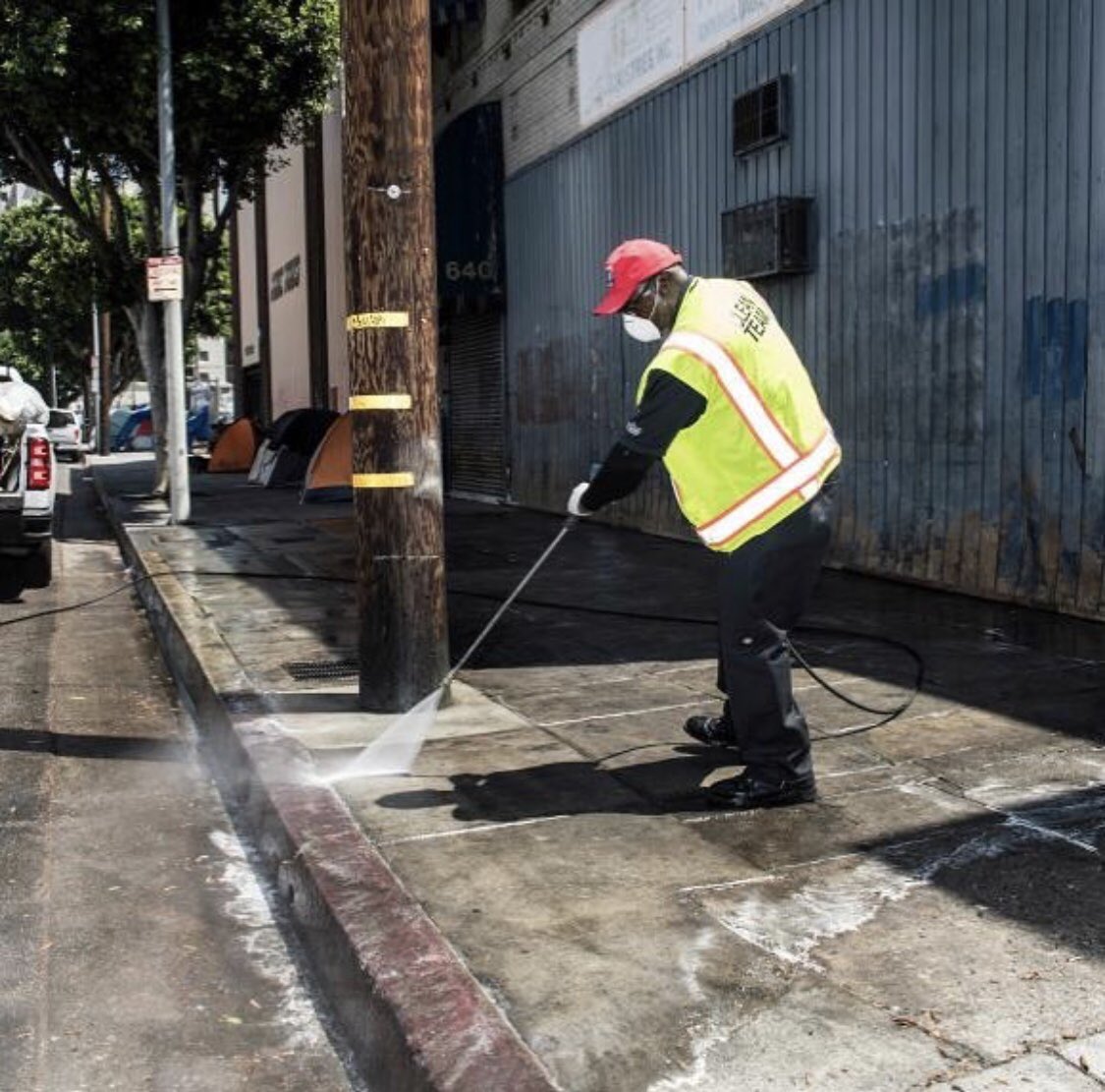 📈BID DATA📈 We received 3,717 calls from our members in 2018 for on-demand pressure washing for instant cleanups of health hazards on our district sidewalks. That’s a 128% increase compared to 2017.