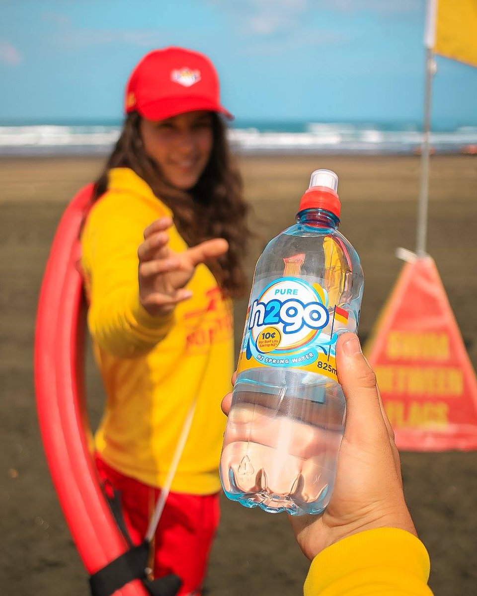 SLSNZ's tweet photo. We are stoked to have h2go behind us, as they donate 10 cents of every specially marked bottle sold to Surf Life Saving New Zealand! 💧  Support us to keep you and your whānau safe in the water by grabbing a water today!  🚩 🏊🚩#SLSNZ #InItForLife #SwimBetweenTheFlags https://t.co/N7ckqnRwku