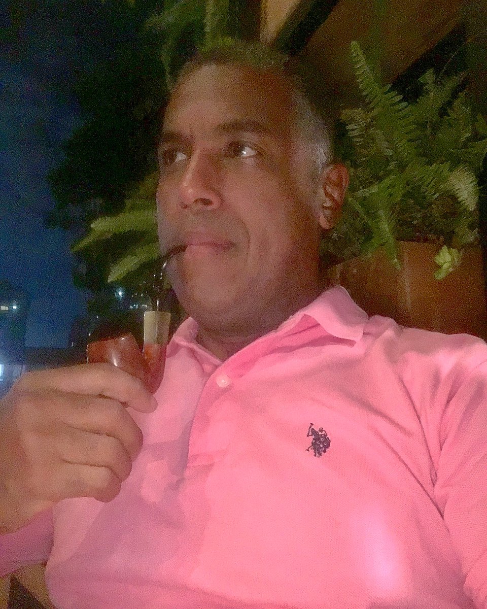 mahmad_albahad's tweet photo. Tonight burning Frog Morton’s Cellar in my Savinelli Nonpareil 9614  #yofumopipa #popesmoker #mypipeandi #mipipayyo #mcclellandtobacco #frogmortonscellar #savinellipipes #savinellinonpareil #pipesmokerscommunity #smokingmypipe https://t.co/1i1NeCABQa