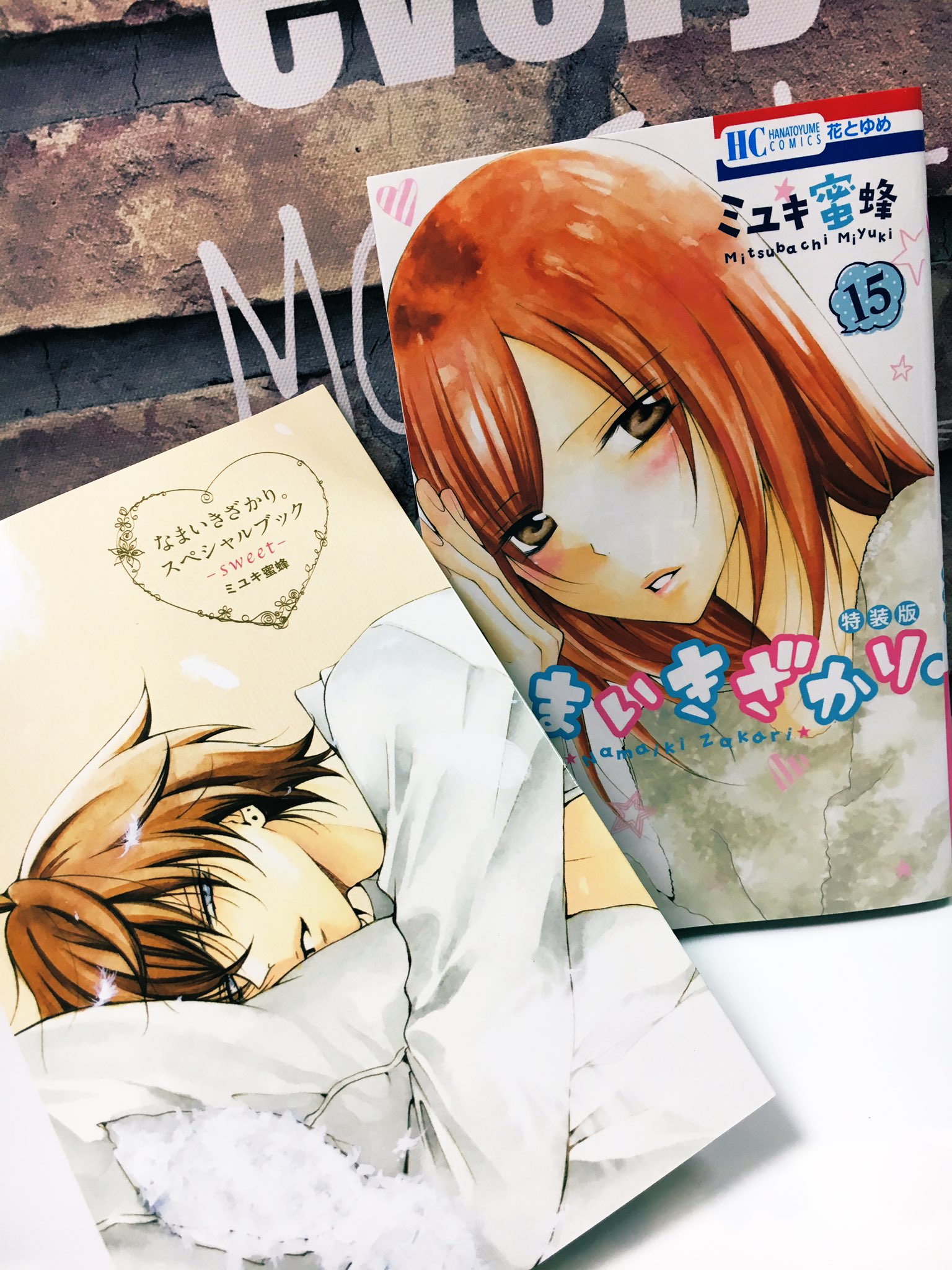 ミユキ蜜蜂 おしらせ なまいきざかり 巻 通常版 小冊子付き特装版 発売中です 大学バスケ部春の合宿編 みんな揃ってわいわいバタバタしてます 特装版の小冊子ではこれでもかといちゃいちゃしてます どちらも紙 電子で発売中です よろしく