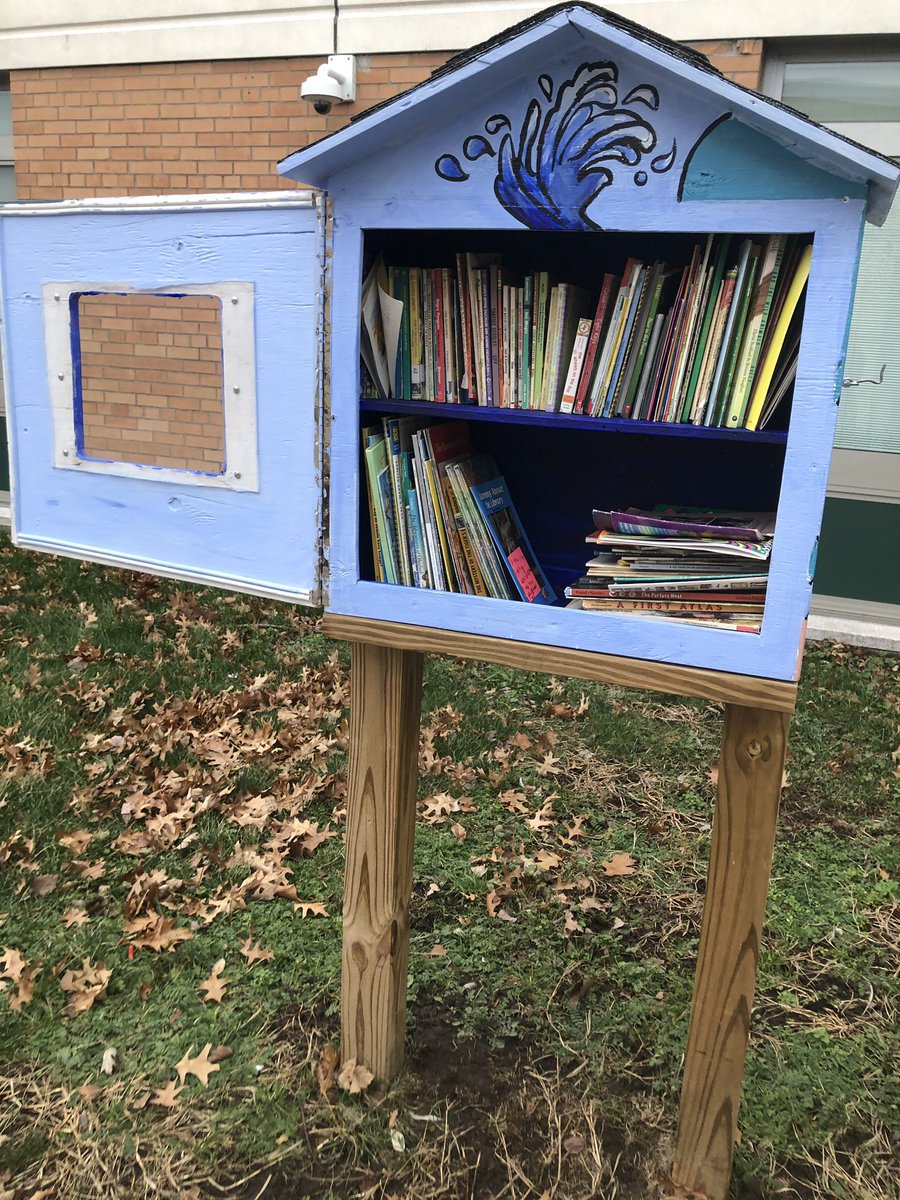 PettiferSuz's tweet photo. @GreeceCentral why not stop by your @LtlFreeLibrary and grab a book or 2 to read this week?? So many to chose from! Find a favorite spot like @KFrank107 did and read your heart out!! ❤️😊📖👏🌞👍📚 https://t.co/FGjn3fLoBZ