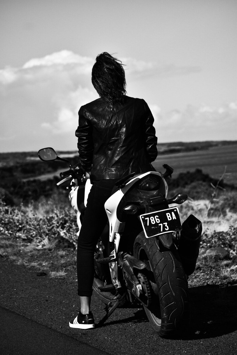 Norena80903290's tweet photo. °°Tu n'es pas irremplaçable mais il n'y a pas deux comme toi°° 🤍🖤

#selfconfidence
#blackandwhite
#blackandwhitephotography
#weekendaway
#motobikelover https://t.co/8L2T0LIgkj