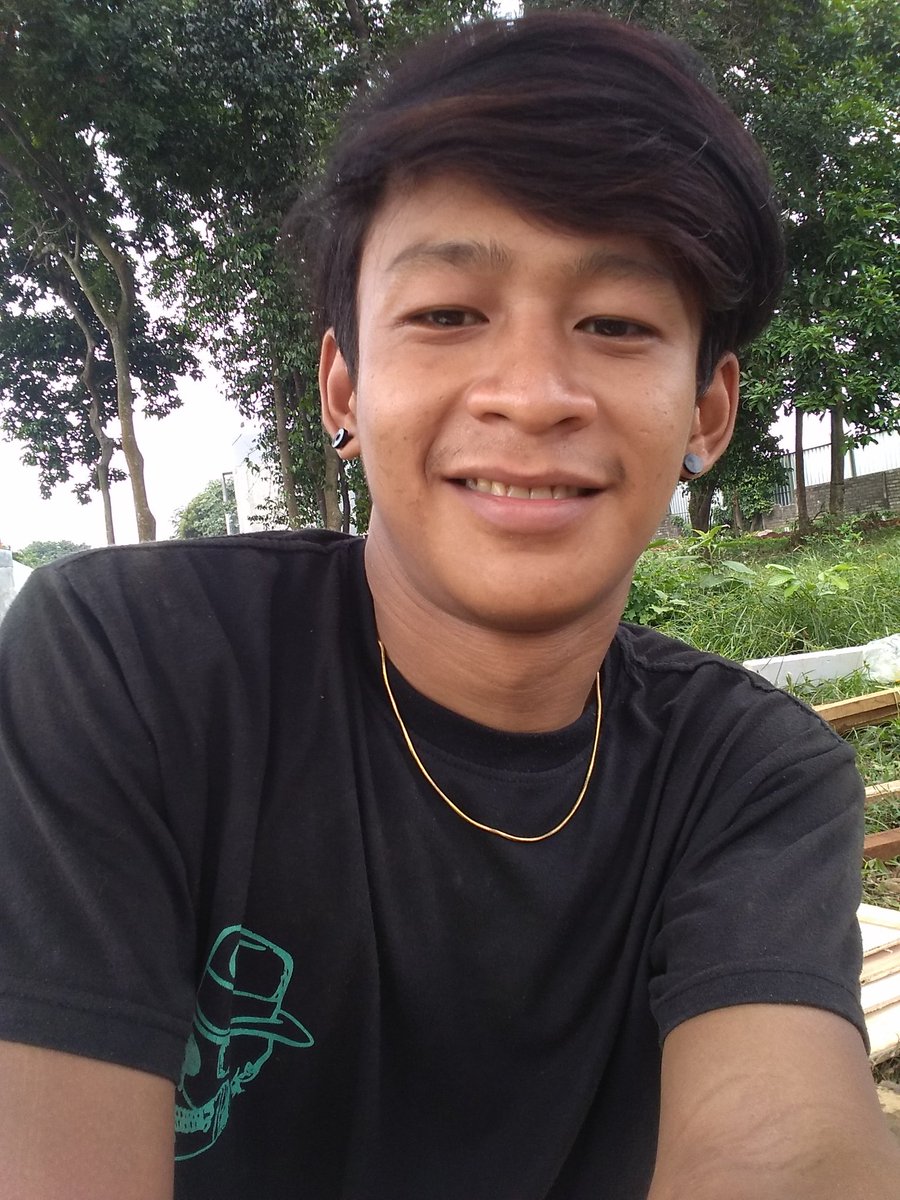 MyusufAlamsyah's tweet photo. KULI nih booos ,senggol dong 🤣🤙

#tantegirang #tantekesepian  #brondongbayaran #cipayung #bambuapus #jakartatimur https://t.co/XAtPA7baQI