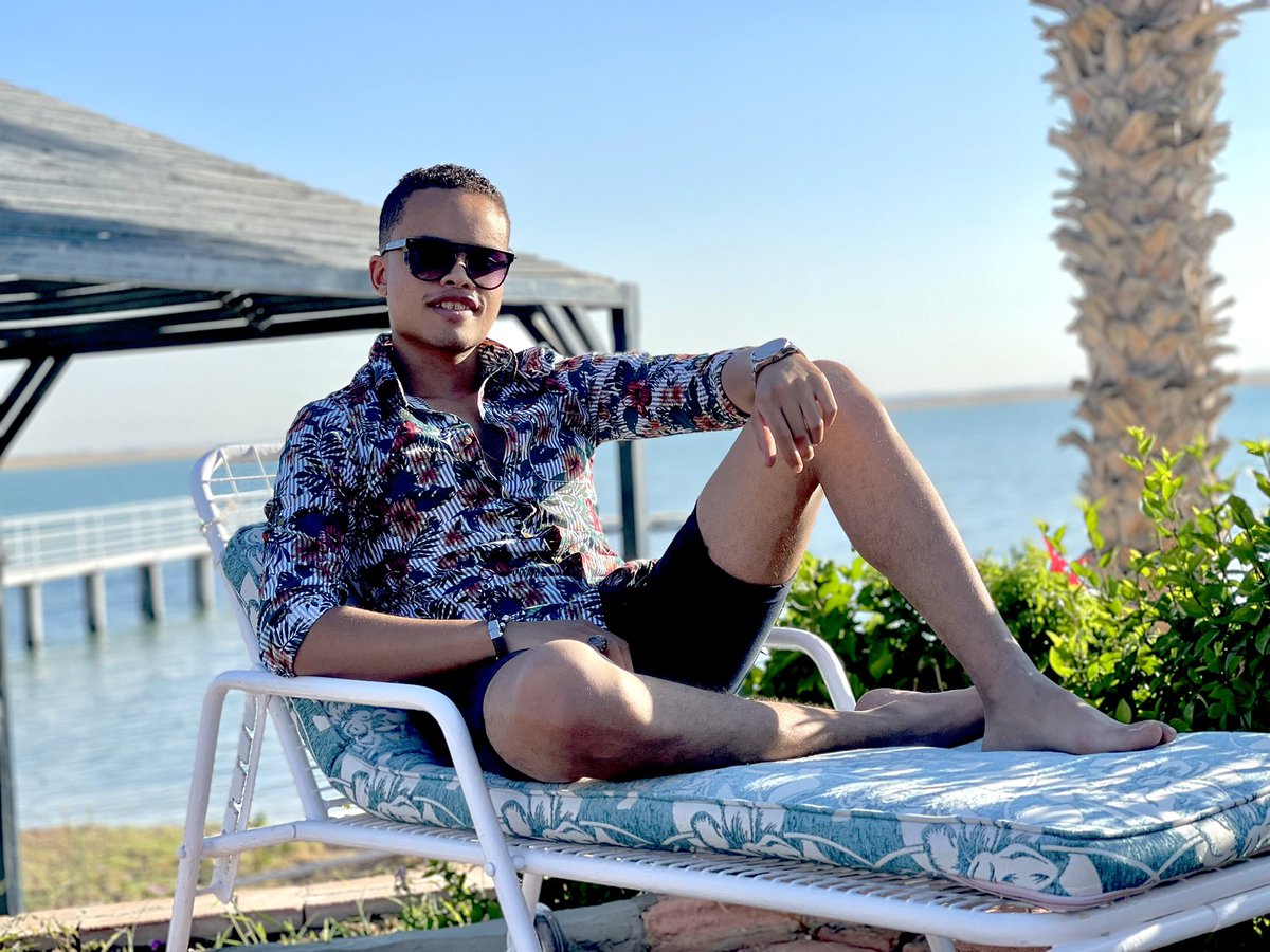 Life is a beach 🏖…enjoy the waves 🌊