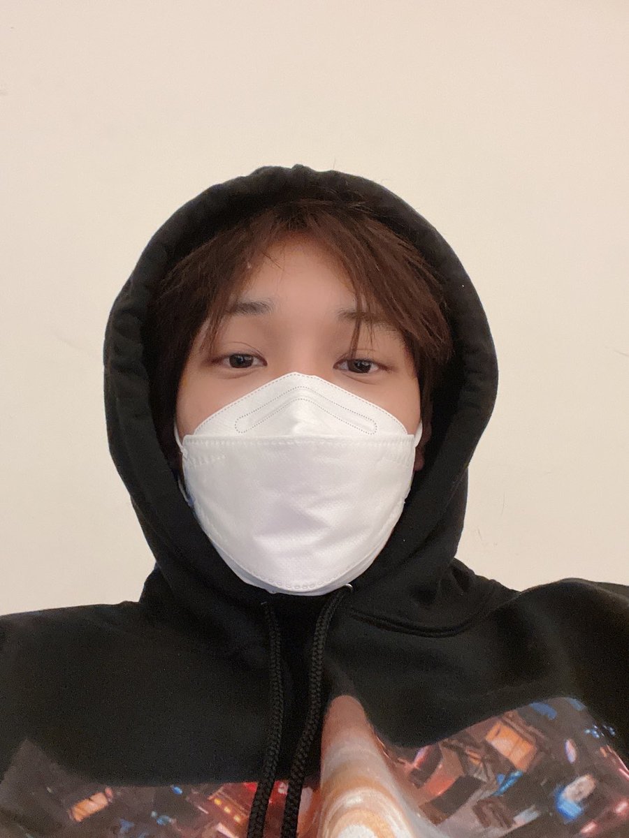 kachingyours's tweet photo. Exo use mask still handsome but why me use mask still potato 😷 https://t.co/Obhvxsc6P5
