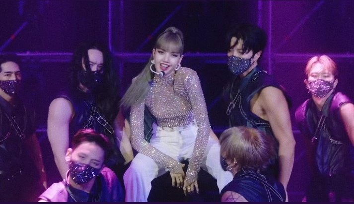 tweettbp's tweet photo. his energy on stage is very different. a total idol https://t.co/gjd0rX8fdl