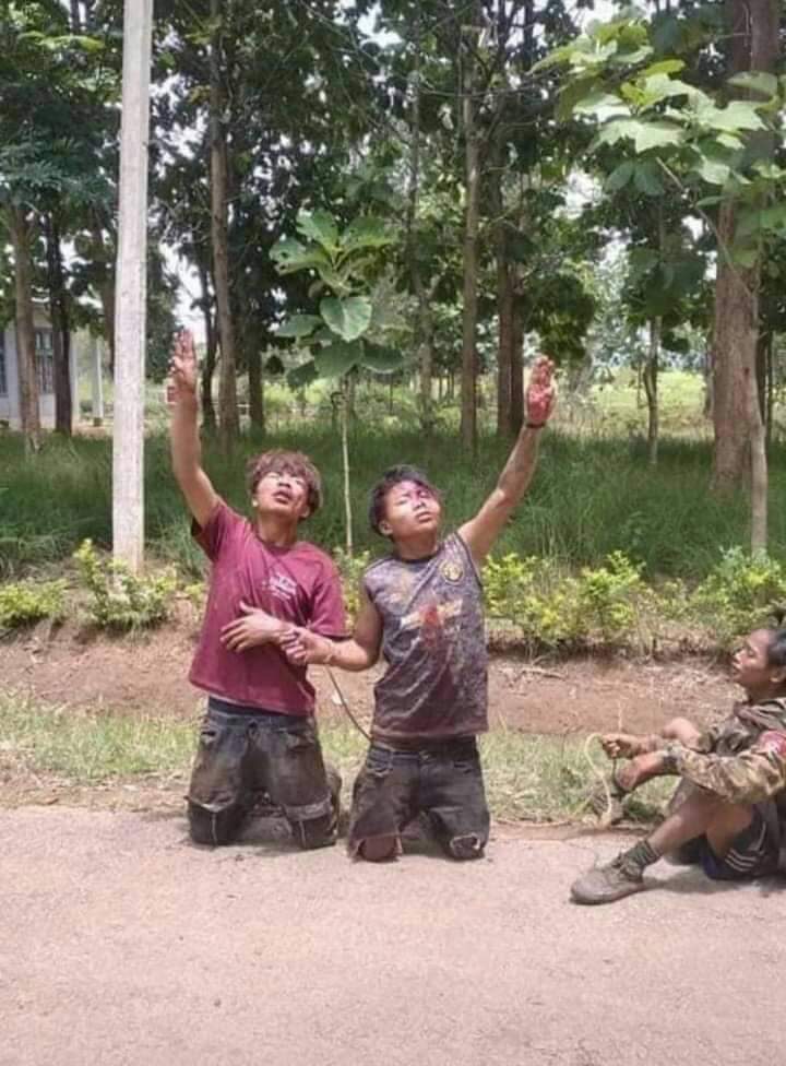 soewaihlaing's tweet photo. @KyawTun62907405 this is how military's brutality torturing its own people before killing https://t.co/pWXUbn80k3