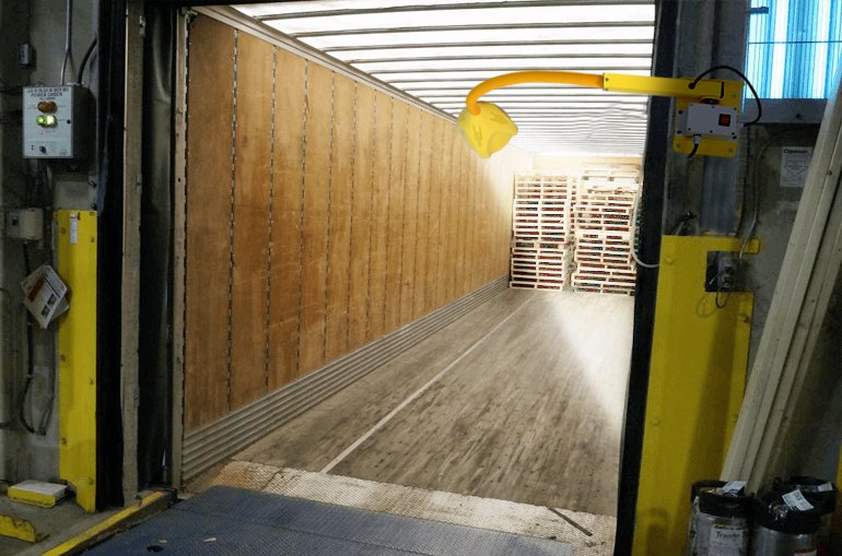 youlumiled's tweet image. LED dock light designed to replace up to 150W-750W incandescent light heads Sleek, the compact design utilizes durable polymer housing Flexible arm and hinged bracket allow for the fixture to swing away 
see more:youlumistore.com/products/led-f…
#docklight #led #worklight #pier