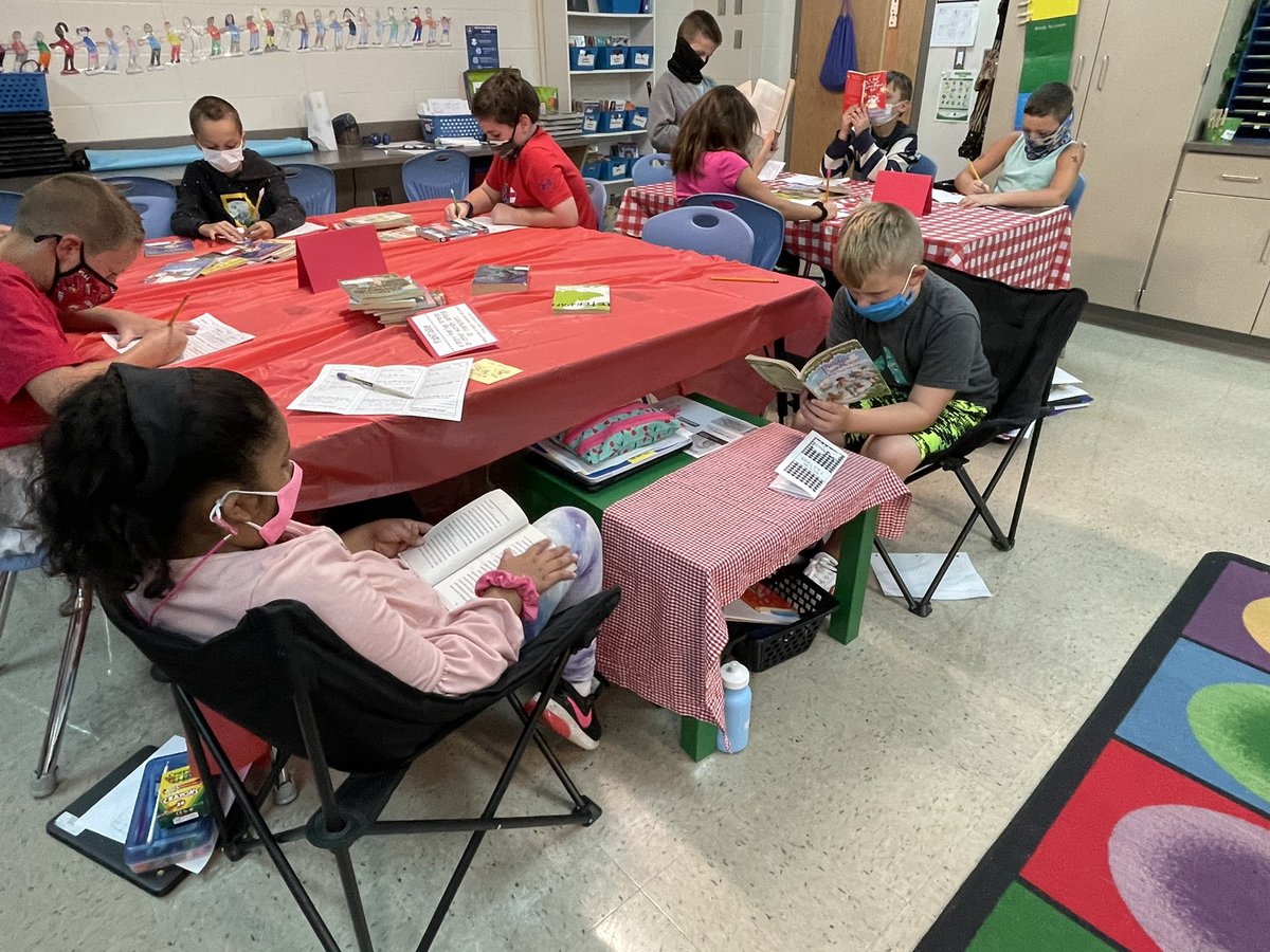 MWESBraves's tweet photo. Discovering genres of interest with a memorable book tasting was the focus for our 4th graders today! https://t.co/lkbM8j22Fs