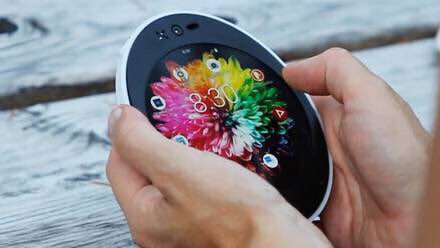 polit_faggioni's tweet photo. La compañía estadounidense dTOOR lanza el #Cyrcle Phone 2.0, un peculiar #teléfono inteligente de pantalla redonda hecho de #biomateriales https://t.co/WSNEB8aDFi