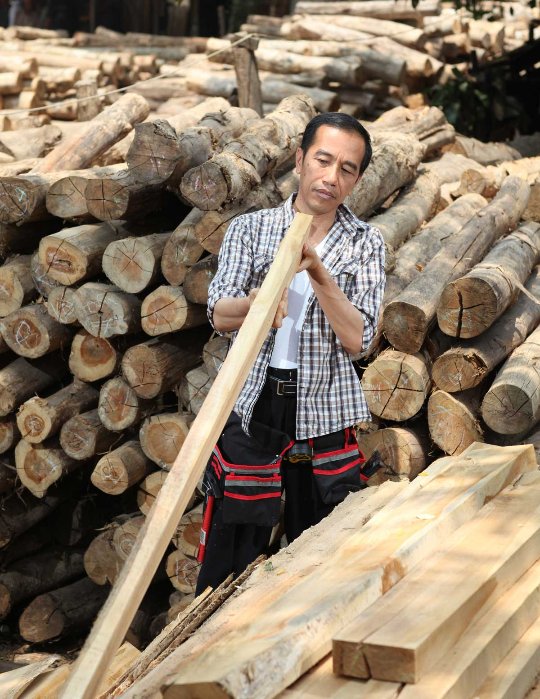 Minietweets_'s tweet photo. Jokowi adalah seorang tukang kayu, dia tak akan membuang sekecil apapun dari sisa potongan, karena di pekerjaan berikut akan ada gunanya.

Itulah catur politik seorang @jokowi 

Lepas dr semua jabatan yg pernah&amp;sedang ia jalankan, Jokowi adlh sebuah pribadi yg mengagumkan https://t.co/UteXI53sgc