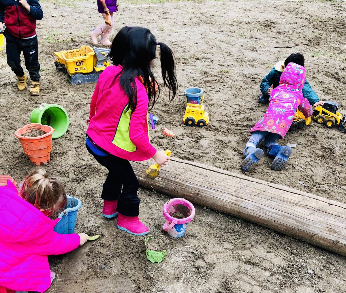 ECLearnings's tweet photo. First Week of Kindergarten. New Learning, New Friends & Fun Explorations!
#EarlyLearningRocks #KGFirstWeekExploration #EarlyChildhoodEducation #LifeLongLearning #Numeracy #PlayBasedLearning #FunExplorations #Literacy #OutdoorLearning #FineMotor #ECEObservations #FunKinders #OCSB https://t.co/BO3uEdO0Aa