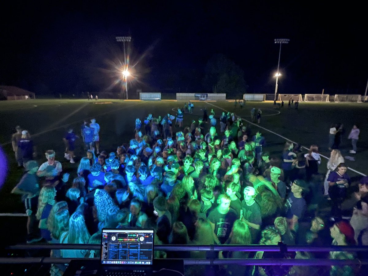 ghhsbucs's tweet photo. 🏈Nothing better than ‘Friday Night Lights’ and an Outdoor Dance!💙
#BucsPride💜
#PlayingForAPurpose💜 https://t.co/52abDnX0w3