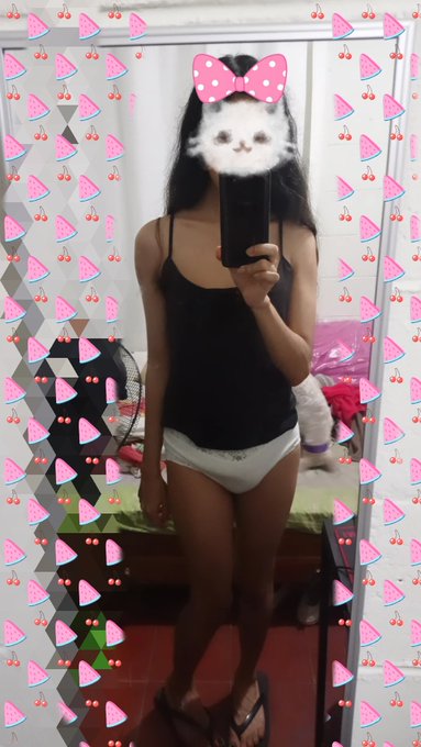 1 pic. Comfy Ari :3 ? https://t.co/9AGN31Q2uy
