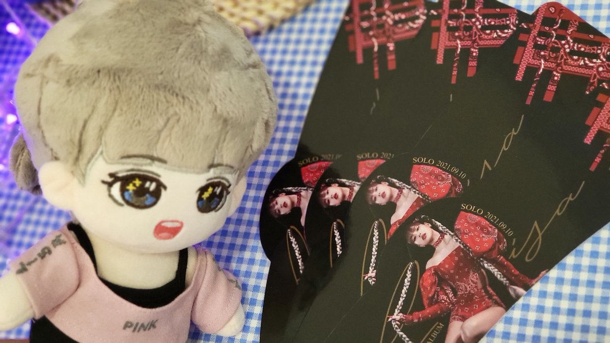 Mhoui_m's tweet photo. Say love to #LALISA 

🌟The Gang ไม่ค่อยตื่นเต้นเท่าไหร่เลยค่ะ จัดร้าน ตั้งป้ายจอ Led Lisa solo  @FandomCafe_  แวะมาถ่ายรูป Check in รับของแจกกันได้นะคะ 
😊ออกแบบภาพจอสวยๆโดย @Time_line_th งานสวยทุกครั้งเลยค่ะ 
😊 กระดาษ Print ทั้งสวยและ เนี๊ยบ งานดี by @WTF_printing
 #รีวิวWTF https://t.co/FIUGzMhnLD